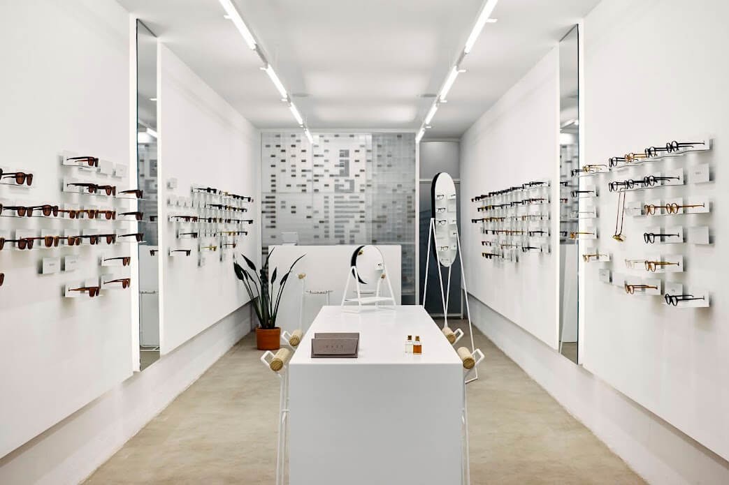Lựa chọn tông màu chủ đạo phù hợp cho shop mắt kính
