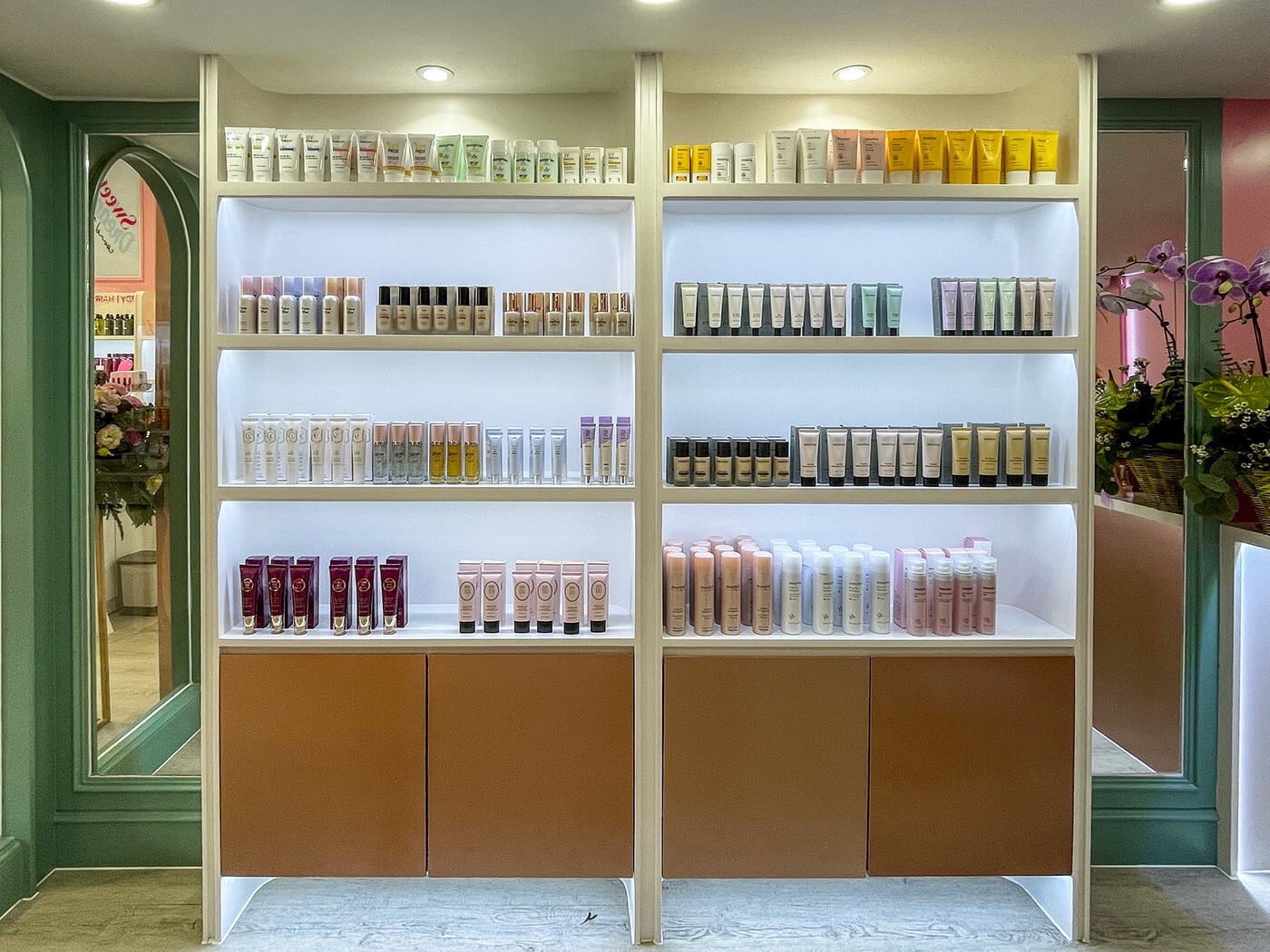 Bố trí kệ tủ trưng bày hợp lý