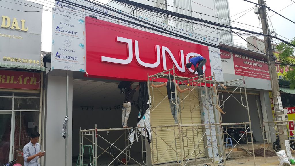 Gia Vinh có nhiều năm thâm niên trong thiết kế, thi công bảng hiệu