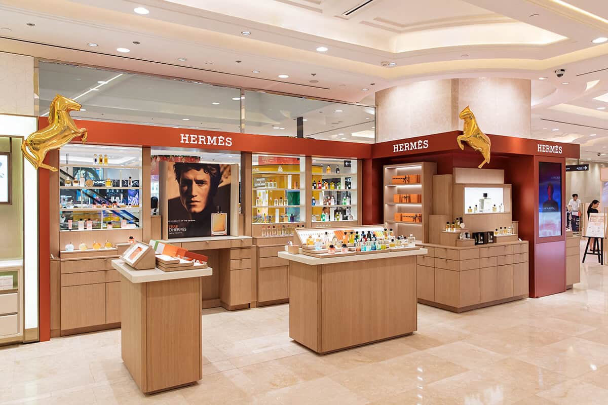 Màu sắc, ánh sáng mô tả sự thống nhất về phong cách thiết kế chung của shop